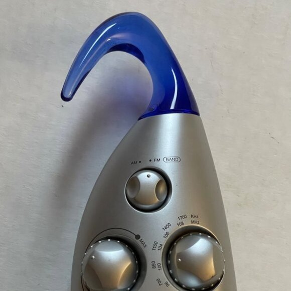 Shower Radio Working Condition 3 AA batteries Not Included - Picture 2 of 6